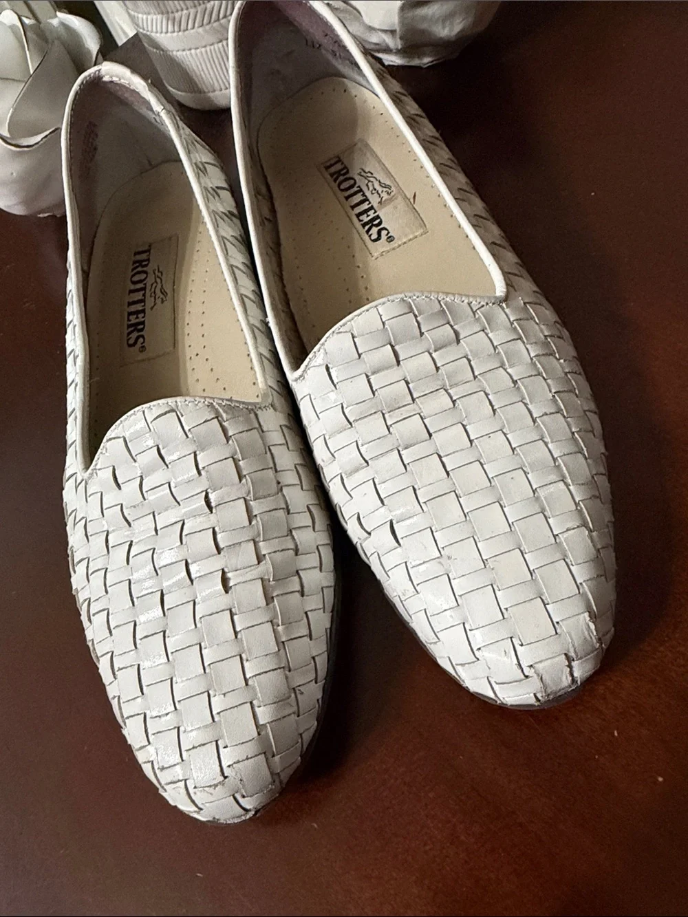 Trotters Size 7.5S (SLIM) Woven Leather Flats — Ivory White